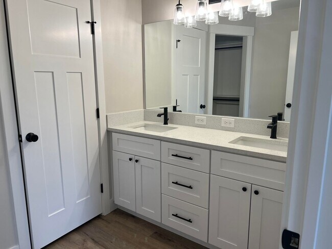 Building Photo - BRAND NEW 4 Bed, 2.5 bath home in Rexburg ...