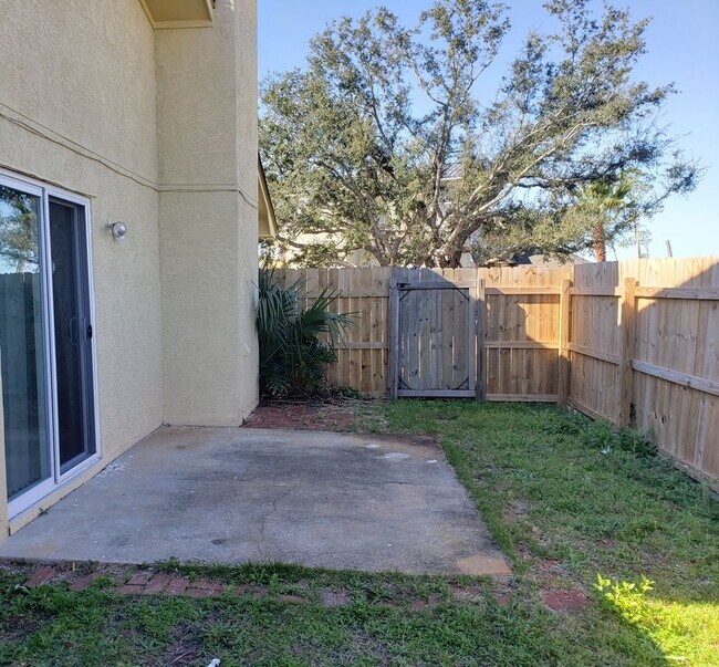 Building Photo - Venetian Villa 2 Bedroom 2 Bath 2 Car Garage w/Waterview!
