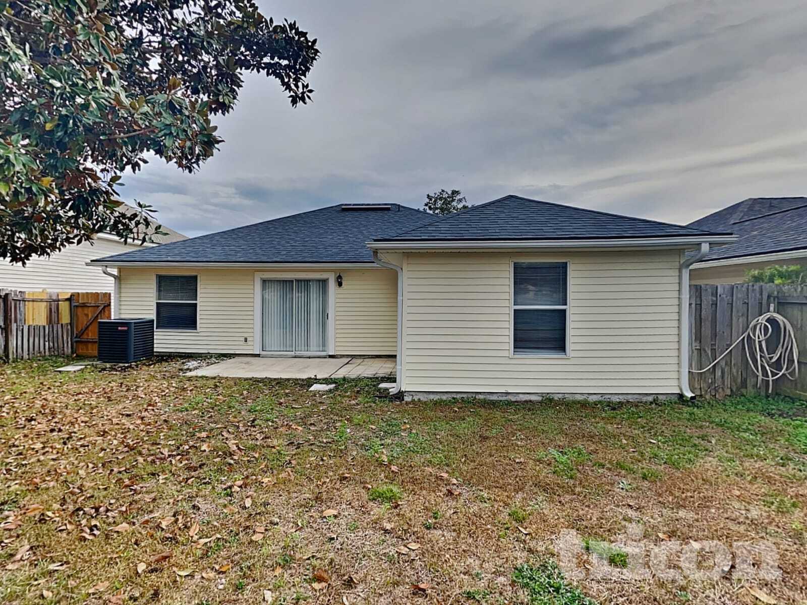 Building Photo - 2450 Creekfront Dr