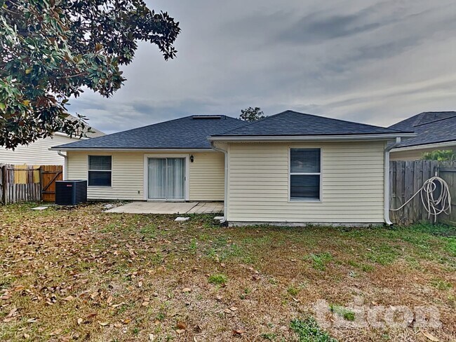 Building Photo - 2450 Creekfront Dr