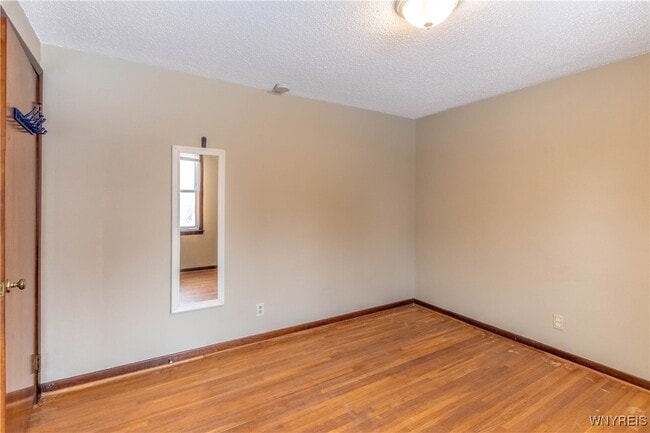 Building Photo - 194 Boncroft Dr