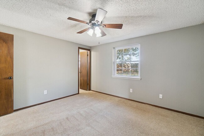 Building Photo - 1205 Swan Lake Rd