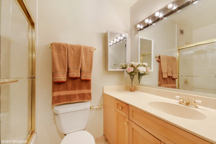 Building Photo - 1030 N State St