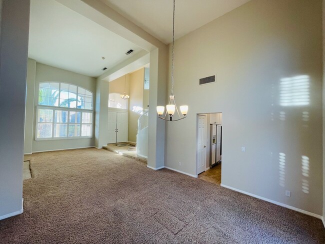 Building Photo - COMING SOON: Hardwood floors, freshly pain...
