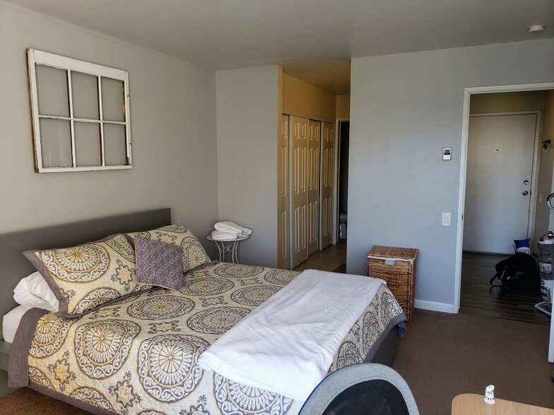 Bedroom 2 with bathroom and large closet attached - 1775 Diamond St
