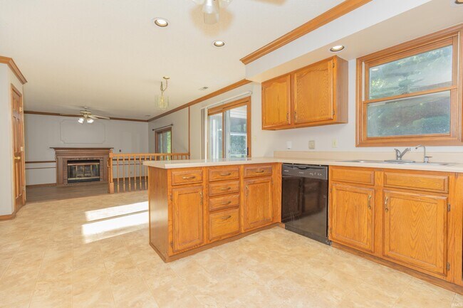 Building Photo - 2939 Woodside Ct