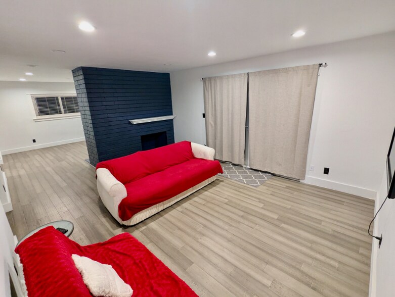 Building Photo - 19036 Plummer St