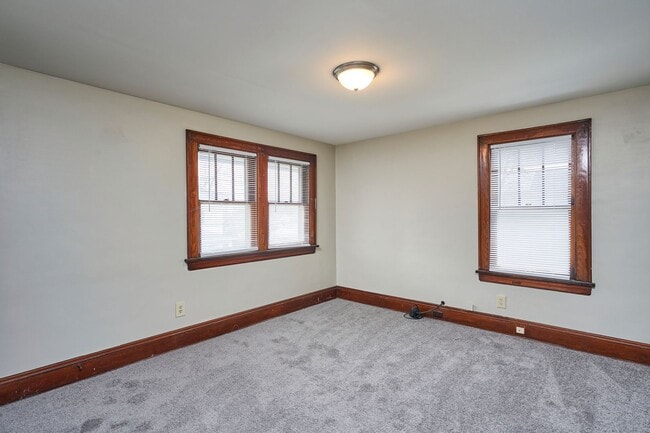 Building Photo - Beautifully remodeled 3 bed 1 bath colonial in East Akron !