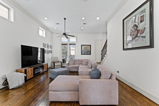 Building Photo - 1139 W 21st St