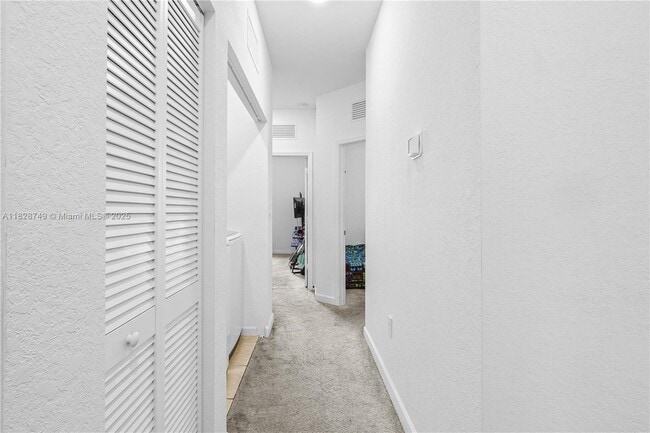 Building Photo - 1434 SW 54 Ave