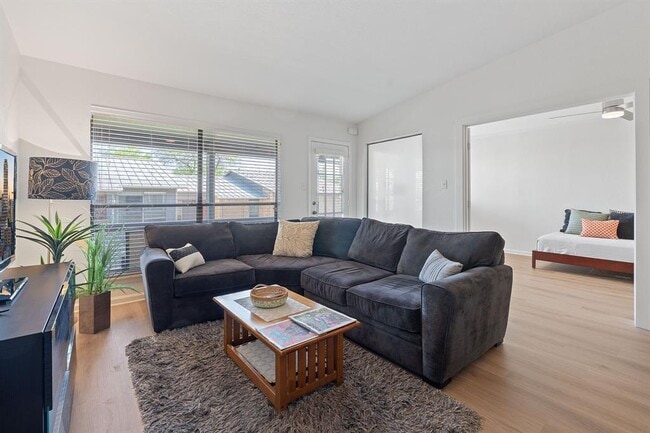 Primary Photo - 1101 Hollow Creek Dr