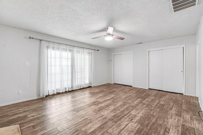 Building Photo - 6286 N 10th St