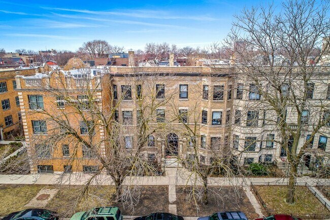 Building Photo - 3820 N Sheffield Ave