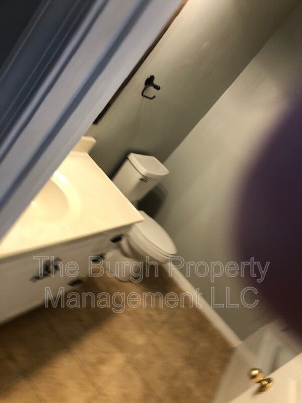 Building Photo - 103 Canterbury commons