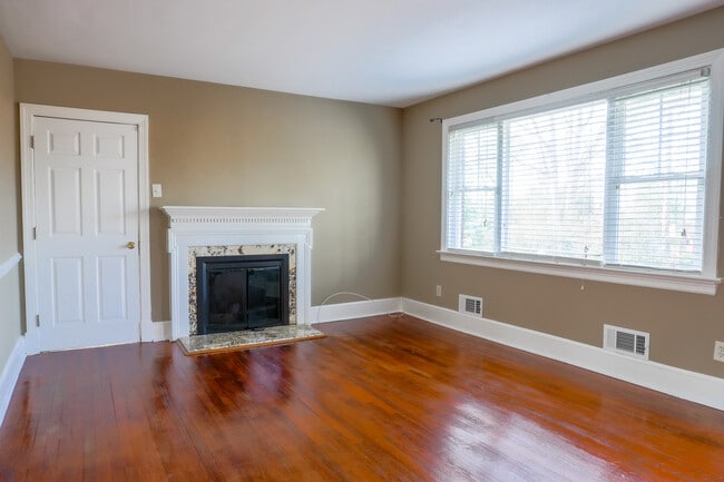 Building Photo - 8803 Turnbull Ave