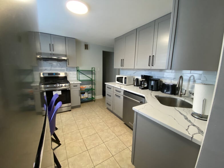 kitchen - 215 Birch Ave