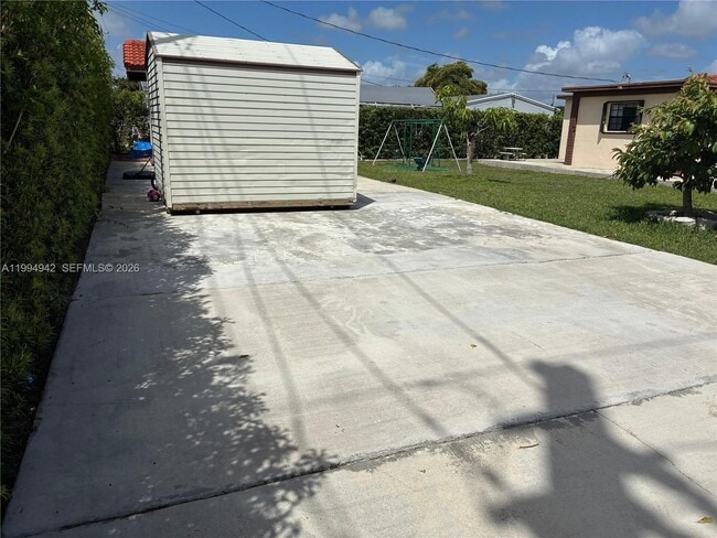 Building Photo - 1580 NE 12th St