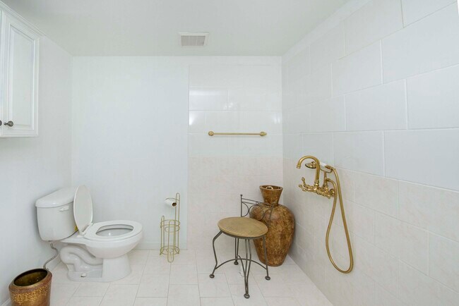 Building Photo - 3531 Pine Needle Dr