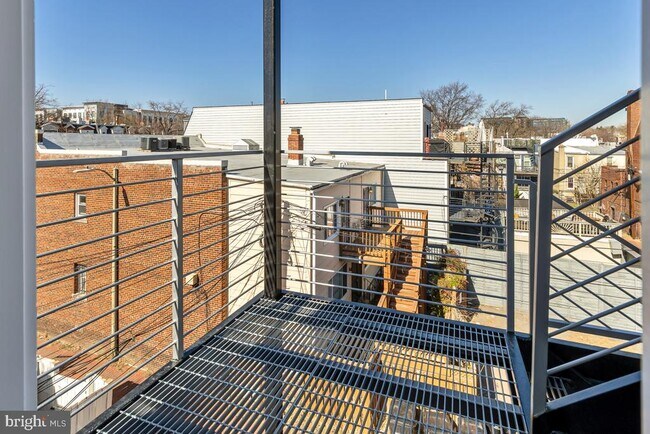 Building Photo - 506 H St NE