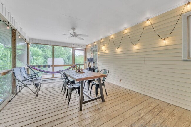 Building Photo - Quaint 3-Bedroom Retreat with Fireplace & ...