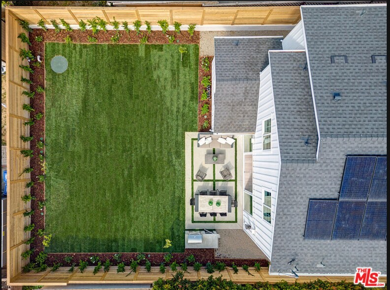 Building Photo - 10525 Blythe Ave