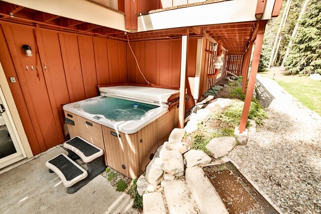 Building Photo - 330 Wilderness Dr