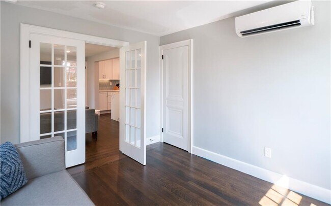 Building Photo - 118 Ruggles Ave