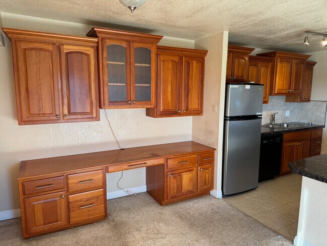 Building Photo - 411 Lakewood Cir