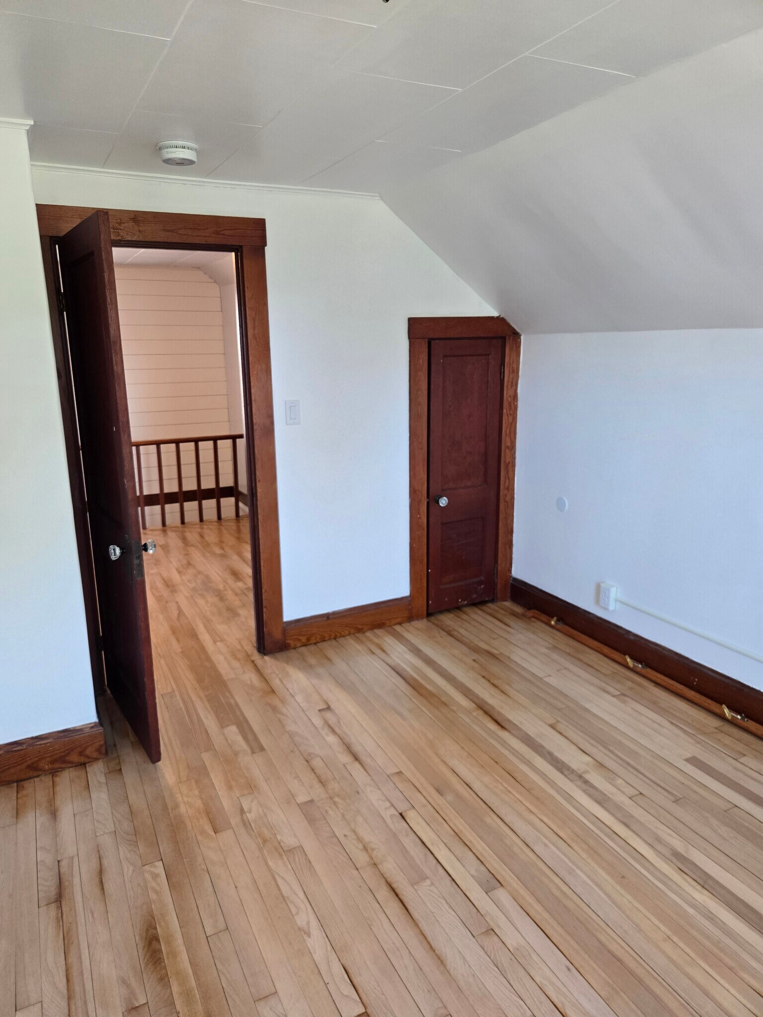 Building Photo - 521 Riverside Dr