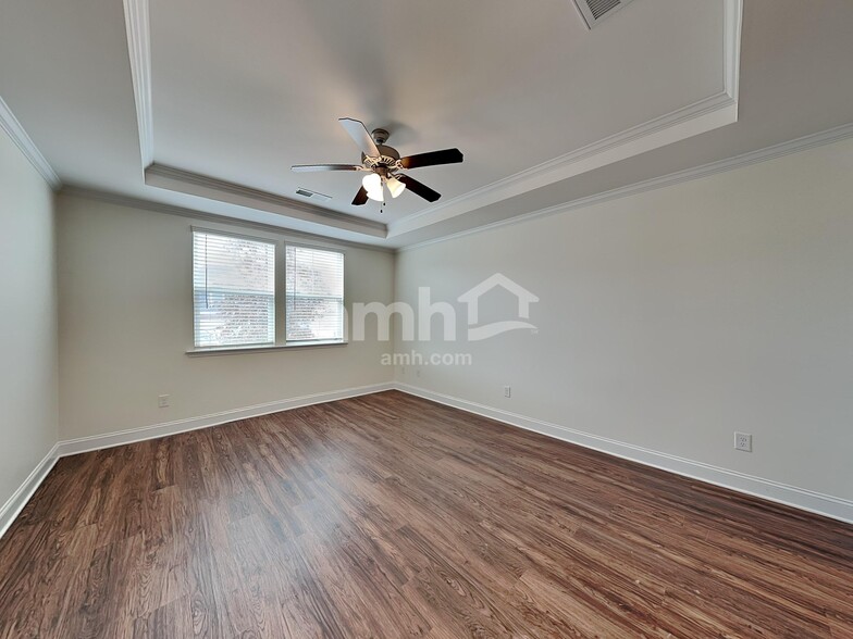 Building Photo - 427 Catawba St