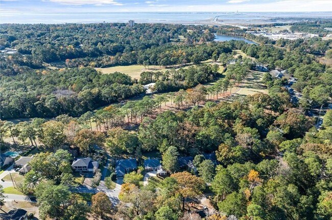 Building Photo - Beautifully Remodeled Home on Lake Forest ...