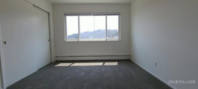 Building Photo - 275 Grand View Ave