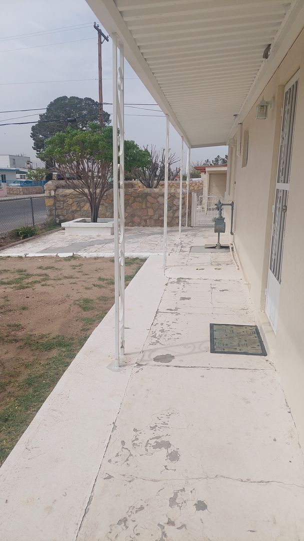 Building Photo - 4 bedroom 2 bathroom home ready now!!!!