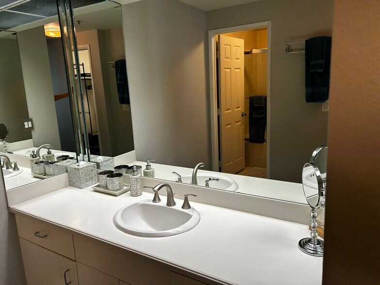 Bathroom - 655 Columbia St