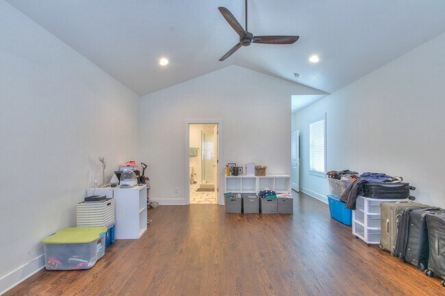Building Photo - 630 Waco Dr