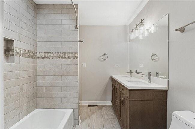 Building Photo - 335 Shadow Bend Dr