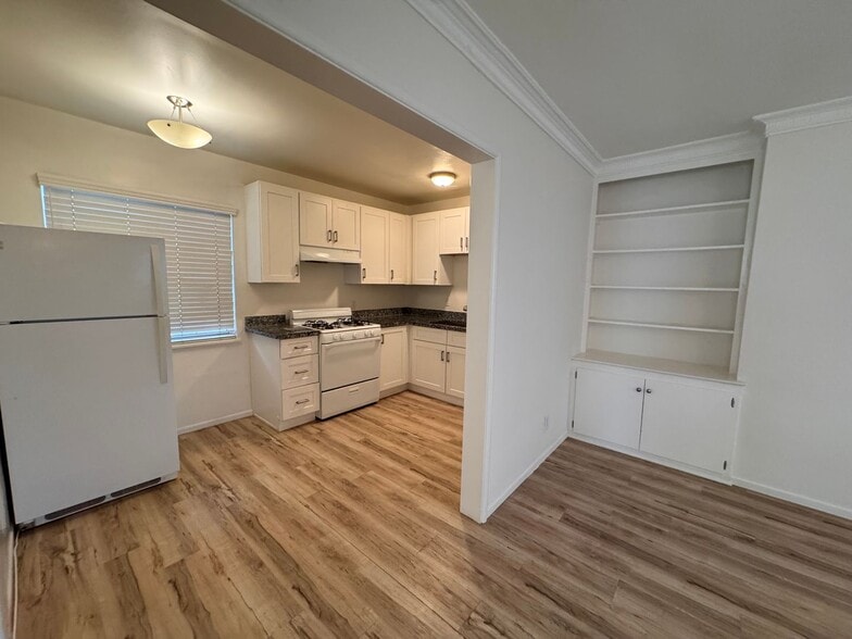 Building Photo - 12000 Moorpark St