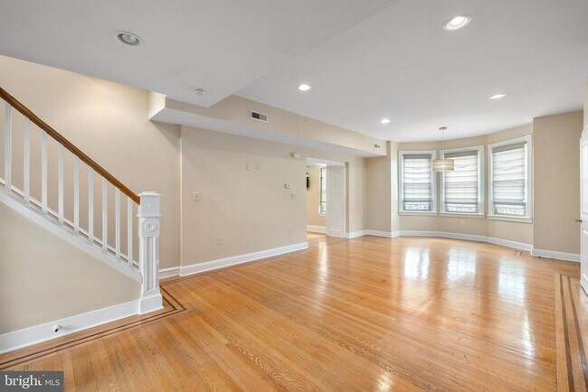 Building Photo - 309 E Girard Ave