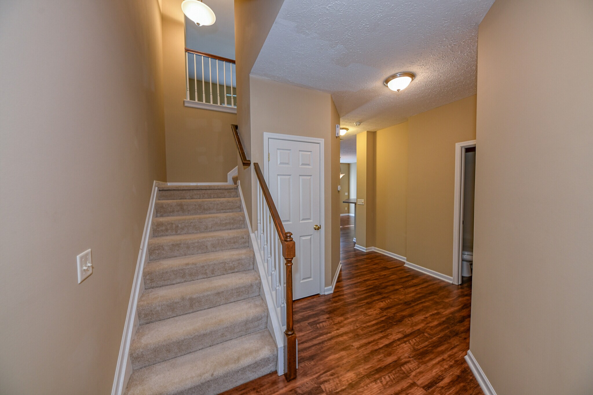 Building Photo - 5845 Crescent Ridge Dr