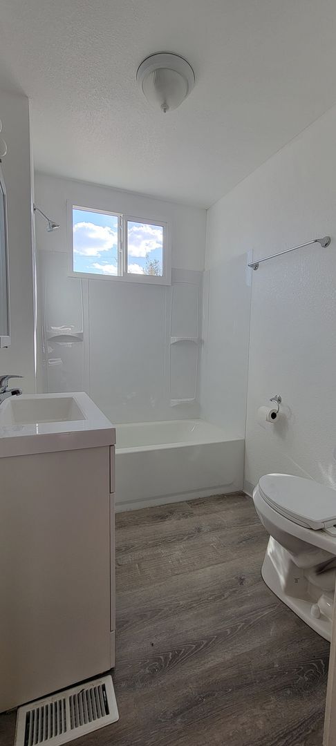 Building Photo - 3 bedroom 2 bath home