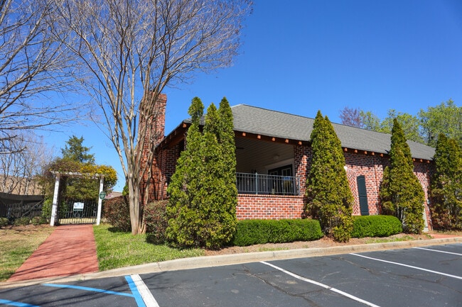 Building Photo - 504 Village Walk Ln