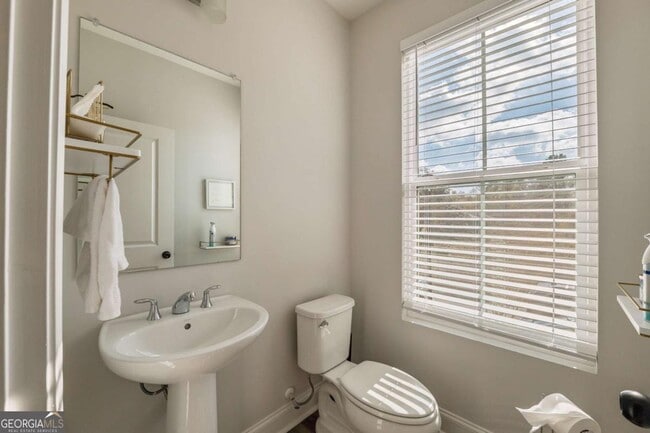 Building Photo - 313 Skylar Way SE