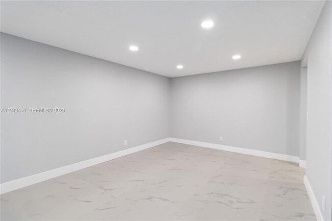 Building Photo - 7144 Southgate Blvd