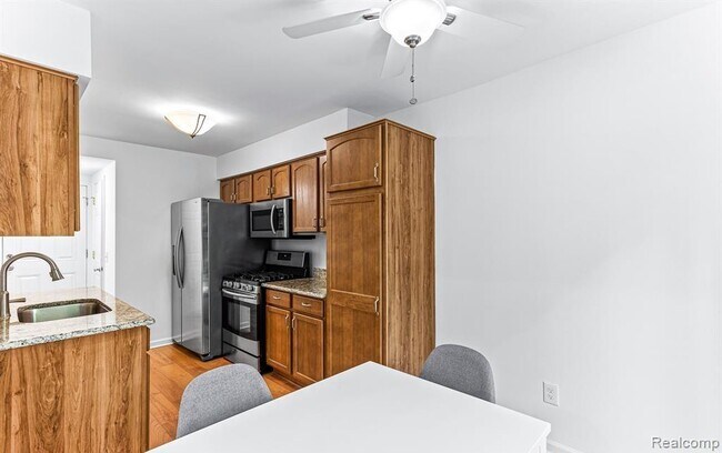 Building Photo - 47086 Auburn Ct