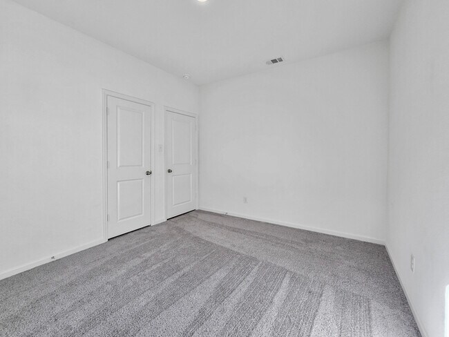 Building Photo - ***Move-in Special*** Move in by January 15,2026 and receive $500 off on second month’s rent!