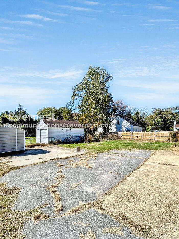 Building Photo - 7514 Woodman Rd