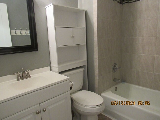 Building Photo - Single family residence in Rifle