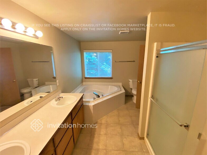 Building Photo - 19504 12th Ave Ct E
