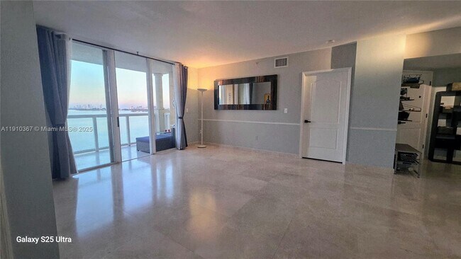 Building Photo - 1625 Kennedy Cswy