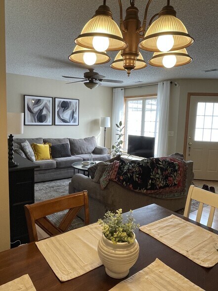 Building Photo - 1238 Larkspur Ln